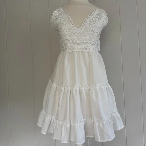 White Babydoll Fitted Bodice Flowy Skirt Bow Closure Dress - XS/S - Picture 3 of 8